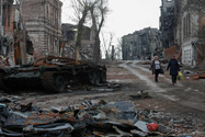 Cảnh đổ nát ở TP Mariupol, Ukraine hôm 22-4. Ảnh: REUTERS