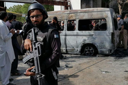 Hiện trường vụ nổ xe tại ĐH Karachi, Pakistan. Ảnh: AFP