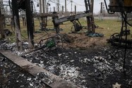 Một trạm biến áp của Ukraine bị phá hủy trong đợt pháo kích của quân Nga ở khu vực miền trung. Ảnh: REUTERS
