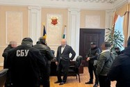 Đặc vụ SBU bắt giữ Thị trưởng Poltava - ông Oleksandr Mamai ngày 29-12. Ảnh: SBU