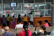 Nhiều người tới Bệnh viện huyện Bình Chánh, TP.HCM khám đầu năm