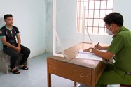 Bênh cha, con trai đâm trọng thương đối thủ