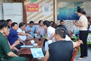 Ngồi cà phê cùng ngư dân để tuyên truyền về chống khai thác IUU