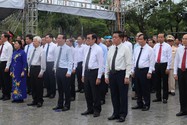 Chùm ảnh: Chủ tịch nước Võ Văn Thưởng viếng, dâng hương tại Nghĩa trang Hàng Dương, Côn Đảo