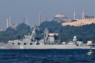 Thế khó của Nga sau vụ chìm soái hạm: Không thể rút tàu về, cũng không thể gửi thêm tàu vào biển Đen