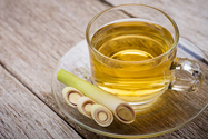 Uống trà sả có thể giúp cải thiện tiêu hóa và giải độc