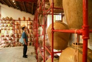 Chùm ảnh: Du khách thích thú với bảo tàng gốm cổ sông Hương