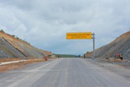 Cao tốc Cam Lộ - La Sơn thông xe trong tháng 11-2022