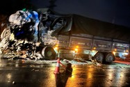 Tai nạn giữa xe khách và xe tải, 15 người thương vong