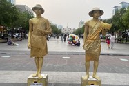 Nghề nhân tượng: Sự kiên trì của người trẻ tại phố đi bộ Nguyễn Huệ