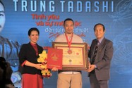 Trung Tadashi nhận bằng kỷ lục với cuốn sách đầu tiên về nghệ thuật xăm hình Á Đông