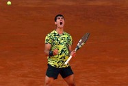 Alcaraz thẳng tiến đến bán kết Madrid Open
