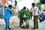 Video: Theo chân đội bắt chó thả rông của phường Hiệp Bình Chánh