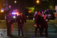 Các nhà chức trách điều tra tại khu vực hiện trường xảy ra vụ xả súng hàng loạt ở TP Sacramento, California, ngày 3-4.