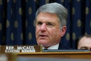 Hạ nghị sĩ đảng Cộng hòa Michael McCaul tham gia phiên điều trần của Ủy ban Đối ngoại Hạ viện vào tháng 4-2021 tại thủ đô Washington D.C.