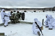 Nam giới nhập ngũ trải qua khóa huấn luyện ở Kostroma, Nga, ngày 25-11.