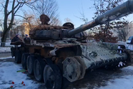 VIDEO: Xe tăng Nga bị phá hủy ở Ukraine được trưng bày tại thủ đô các nước Baltic