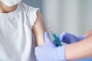 Thủ tướng yêu cầu hoàn thành tiêm vaccine COVID-19 cho trẻ em trong quý 2