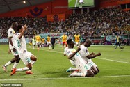 Senegal theo chân Hà Lan vào vòng 1/8 World Cup đầy cảm xúc