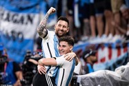 Argentina vào tứ kết World Cup trong ngày Messi lập kỷ lục 