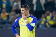 Vì sao các cầu thủ Al Nassr không được dồn bóng cho Ronaldo?