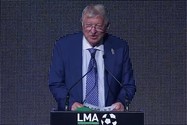 Sir Alex Ferguson nói lời đau đớn khi xướng tên Pep Guardiola thắng giải