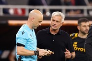 Mourinho bị UEFA chính thức buộc tội, AS Roma nhận 5 lệnh trừng phạt