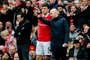 Ten Hag nói một đằng, làm một nẻo với Maguire