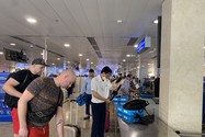Lý do sân bay Tân Sơn Nhất bận rộn khách quốc tế 