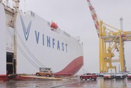 VinFast xuất khẩu lô xe ô tô điện đầu tiên ra thế giới 
