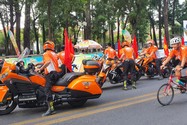 Dàn mô tô 'khủng' ấn tượng trên đường phố Sài Gòn ngày 30-4 