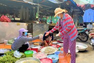 Ho Chi Minh City: On the 5th of the Lunar New Year, small traders have not sold much, food prices are still high