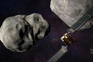 Hình minh họa tàu vũ trụ DART của NASA. Ảnh: REUTERS