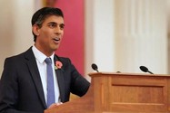 Thủ tướng Anh Rishi Sunak phát biểu tại Cung điện Buckingham, thủ đô London ngày 4-11. Ảnh: REUTERS