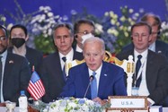 Tổng thống Mỹ Joe Biden (giữa) tại Hội nghị cấp cao ASEAN-Mỹ ở thủ đô Phnom Penh (Campuchia) vào 12-11. Ảnh: AFP