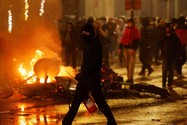 Bạo loạn ở thủ đô Brussels (Bỉ) sau trận Bỉ thua Morroco ở World Cup 2022 ngày 27-11. Ảnh: REUTERS