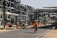 Ấn Độ dự kiến tiếp tục là khách hàng lớn nhất của dầu Nga. Ảnh: AFP