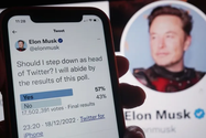 Ông Elon Musk mở cuộc thăm dò ý kiến Twitter về việc liệu ông có nên rời khỏi vị trí đứng đầu công ty hay không. Ảnh: CNBC