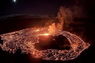 VIDEO: Núi lửa Kilauea ở Hawaii phun trào trở lại 