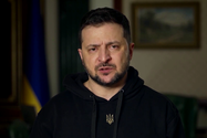 Tổng thống Ukraine Volodymyr Zelensky phát biểu qua video đêm 29-1. Ảnh: REUTERS