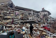 Hiện trường vụ động đất ở TP Kahramanmaras (Thổ Nhĩ Kỳ) ngày 6-2. Ảnh: REUTERS