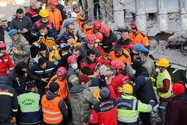 VIDEO: Bé gái Thổ Nhĩ Kỳ được cứu sau 178 giờ dưới đống đổ nát của trận động đất 