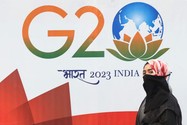 Khu trưng bày huy hiệu Chủ tịch G20 của Ấn Độ trên một con phố ở TP Mumbai (Ấn Độ) ngày 15-12-2022. Ảnh: REUTERS