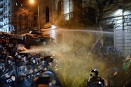 VIDEO: Cảnh sát đụng độ người biểu tình ở Georgia