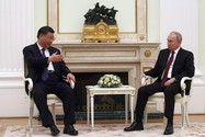 Tổng thống Nga Vladimir Putin (phải) gặp Chủ tịch Trung Quốc Tập Cận Bình tại Điện Kremlin, thủ đô Moscow (Nga) ngày 20 -3. Ảnh: SPUTNIK