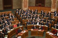Quốc hội Hungary bỏ phiếu phê chuẩn đơn xin gia nhập NATO của Phần Lan tại thủ đô Budapest (Hungary) ngày 27-3. Ảnh: AP