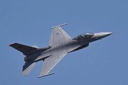Tiêm kích F-16 Fighting Falcon của Không quân Mỹ tham gia triển lãm hàng không vũ trụ Aero India 2023 lần thứ 14 tại Ấn Độ ngày 14-2. Ảnh: AFP