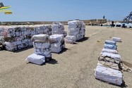 Cảnh sát Ý thu giữ 5 tấn cocaine ngoài khơi Sicily