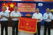 Sở Tư pháp Bạc Liêu nhận cờ thi đua của Chính phủ 