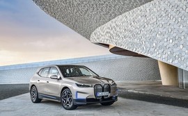 BMW có thể sạc pin ô tô thông qua cửa sổ trời, kính chắn gió và cửa sổ bên